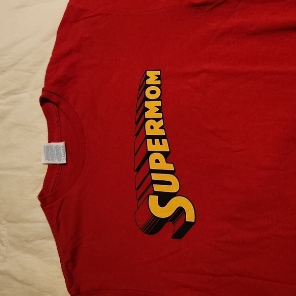 SUPERMOM tee - Picture 3 of 6